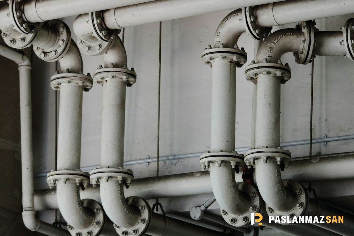 Tesisatta flanşlı endüstriyel metal borular — 316 Paslanmaz Hurdası