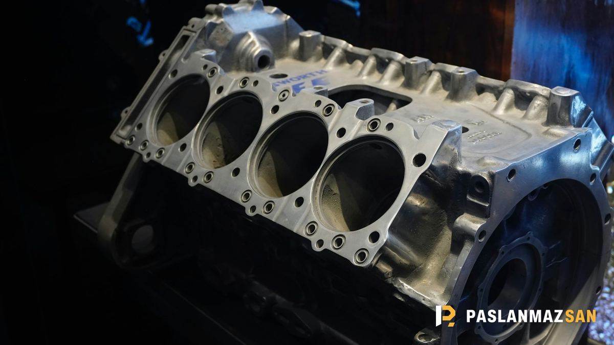 Silindir yuvaları görünen motor bloğu — Alüminyum Piston Hurdası