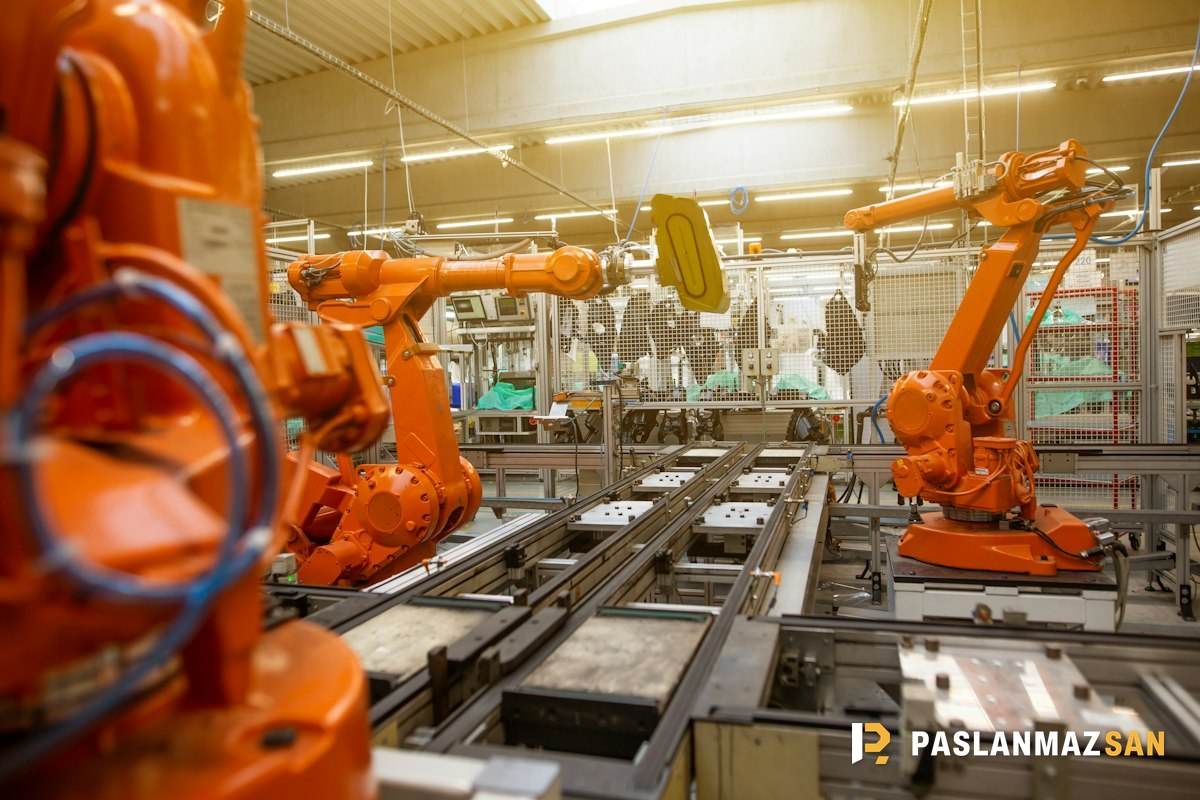 Üretim tesisinde robot kollu imalat hattı — Ümraniye hurdacı